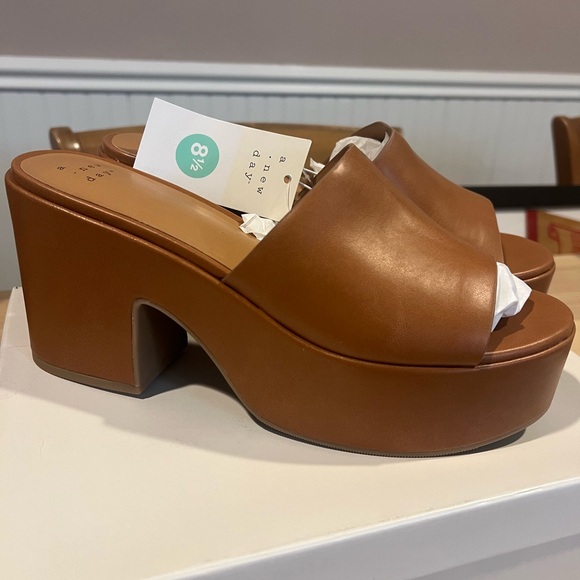 NWT Chunky Platform Heels - Picture 3 of 7